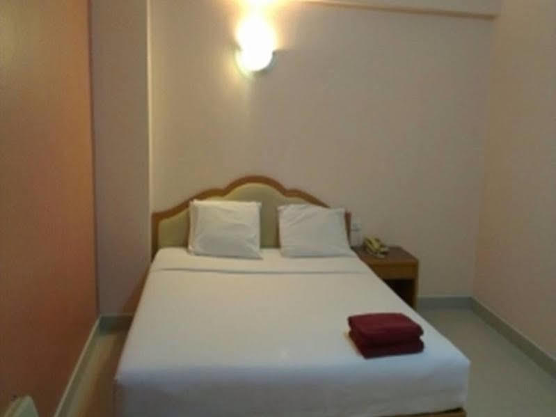 Cherry Hotel Паттайя Экстерьер фото